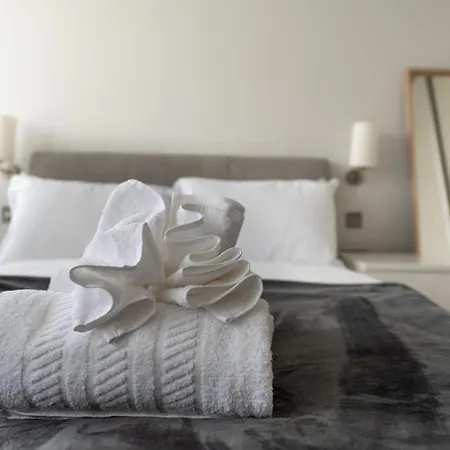 2 Bedroom | Attractions | Like * Bristol