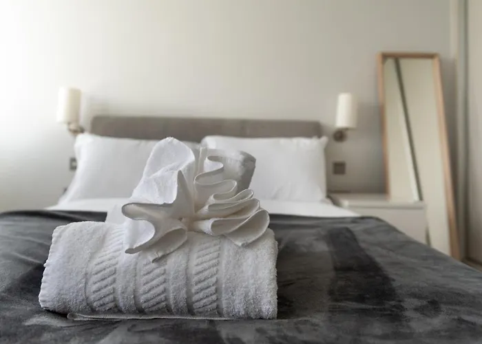 2 Bedroom | Attractions | Like * Bristol