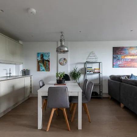 2 Bedroom | Attractions | Like Apartment Bristol